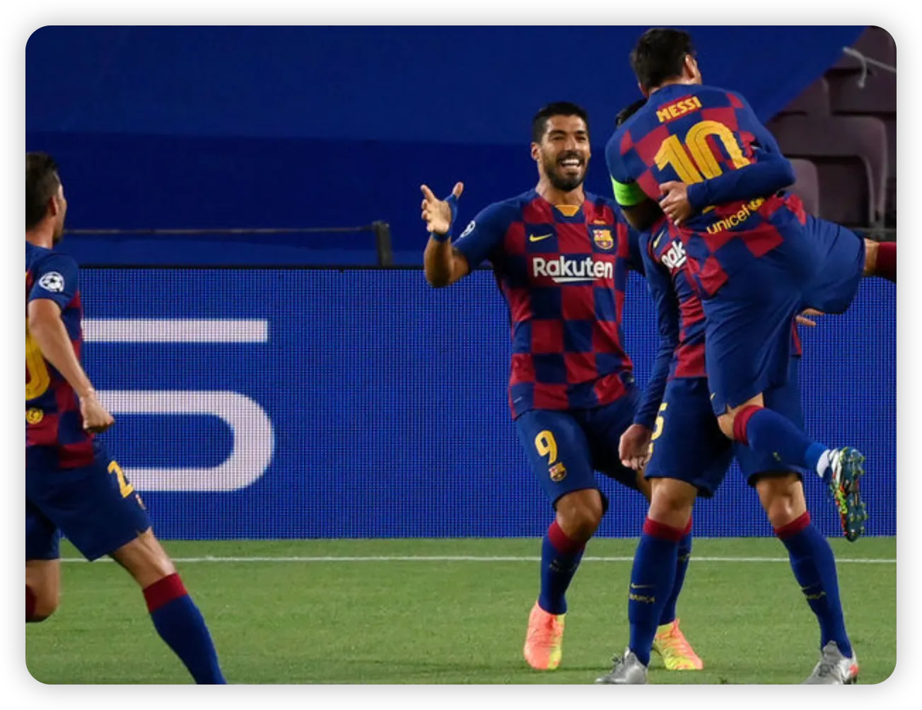 Messi Magic Lights Up Camp Nou as Barcelona Crush Lyon